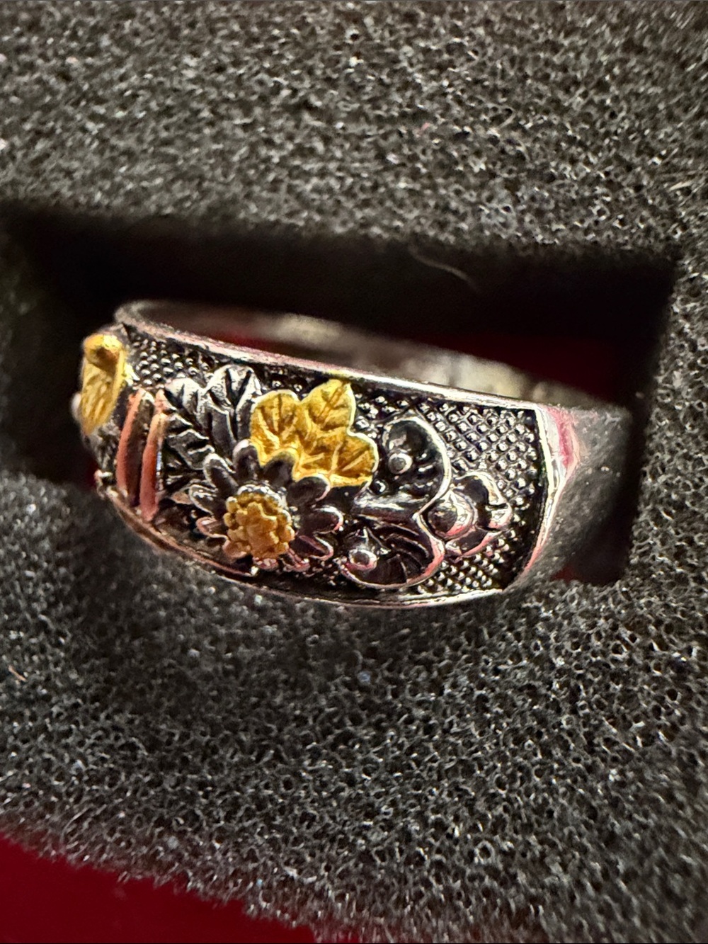 Silver Tone Floral Ring, SZ 7, (J296) - Picture 2 of 5